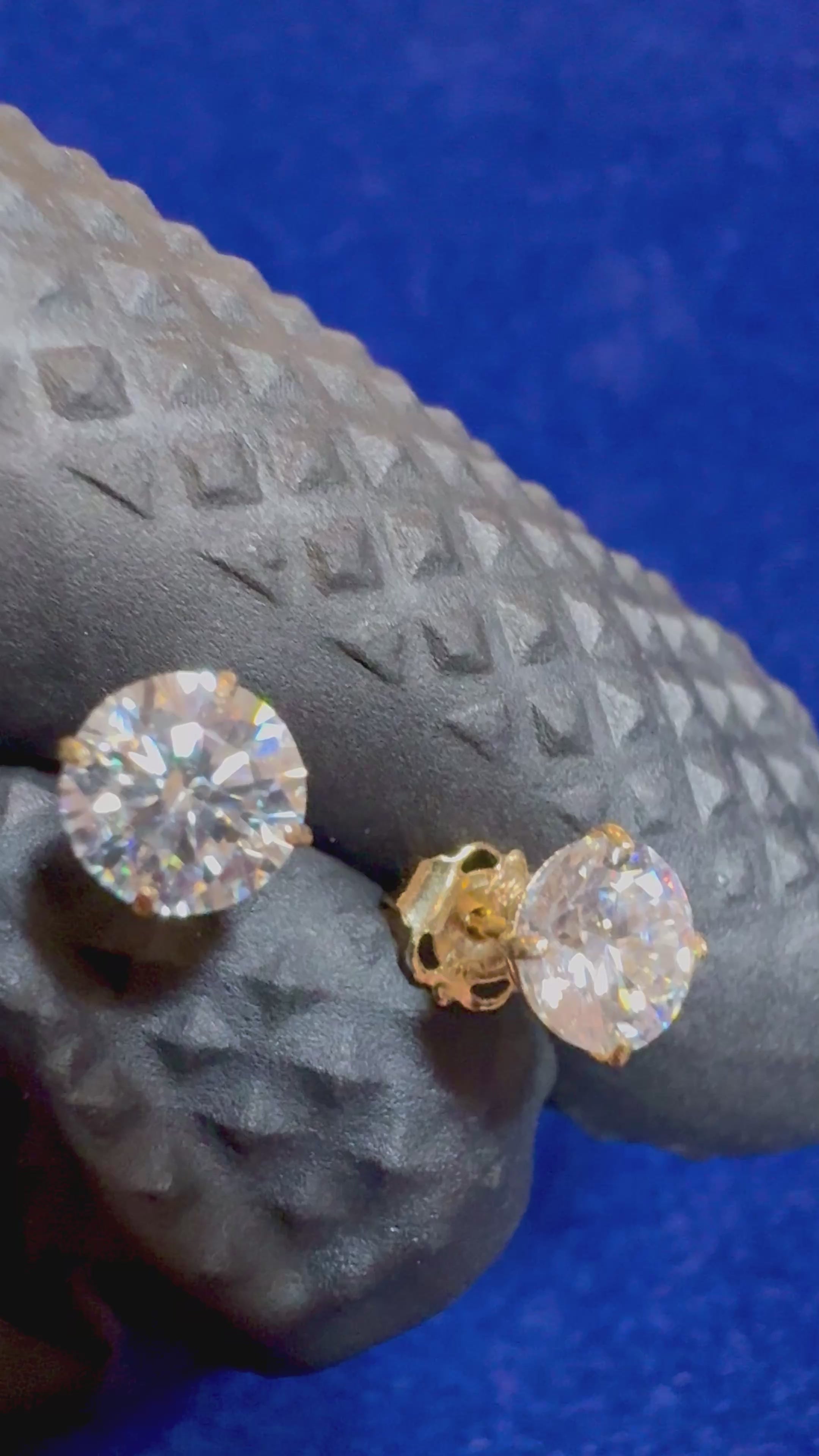 1ctw 14kt Solid Yellow gold vvs1 D Color Lab Diamond